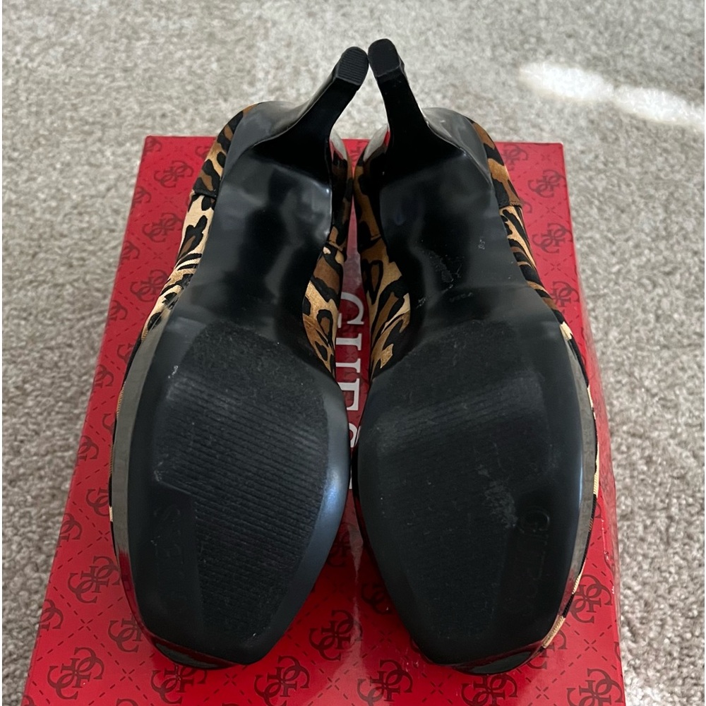 Guess Shoes - Picture 3 of 3